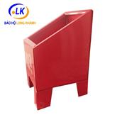 Long Khánh kệ đựng 1 bình chữa cháy